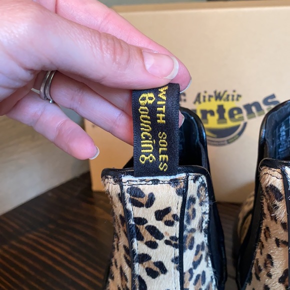 NWT Dr Martens Chelsea Boots In Flora Leopard - Picture 11 of 17